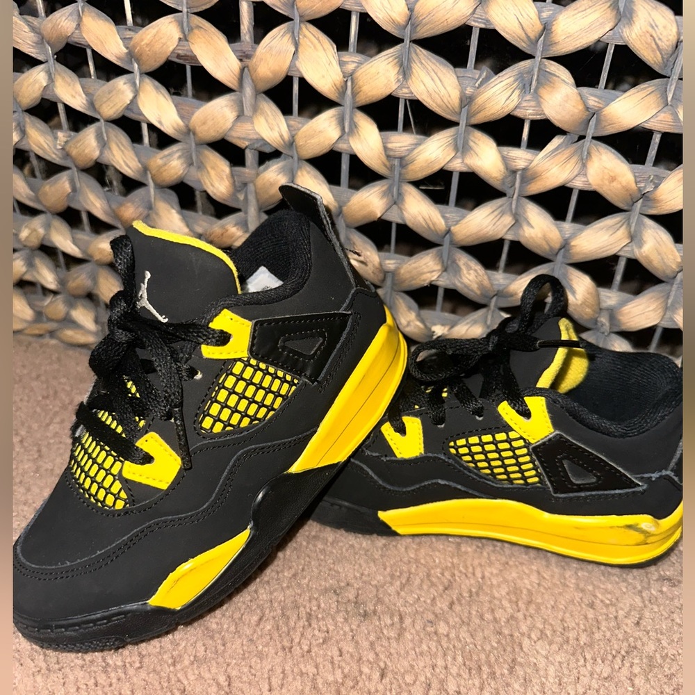 Thunder Jordan 4- 10c